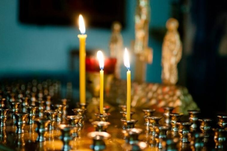 Κεριά στην εκκλησία και κάπνισμα κατά τη διάρκεια της Σαρακοστής
